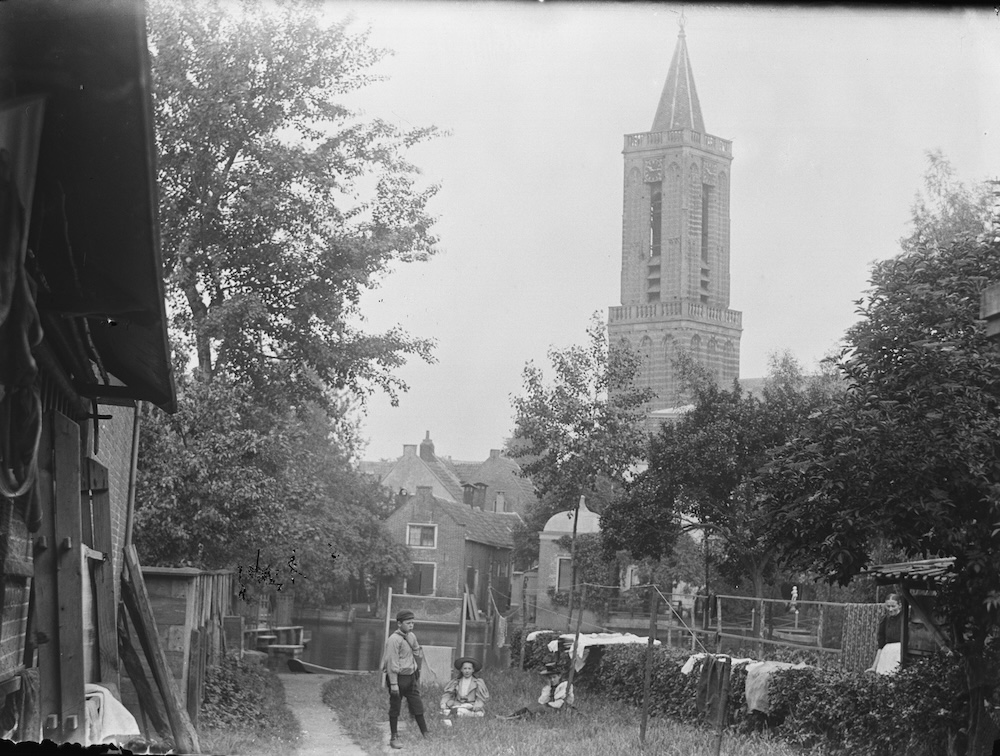 Loenen aan de Vecht met de toren van de NH kerk 1897