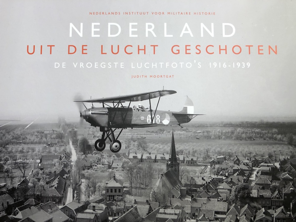 Boek Nederland uit de lucht geschoten