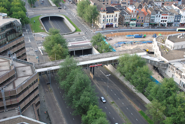 Catharijnebaan te Utrecht vanaf de woonflat Radboudveste