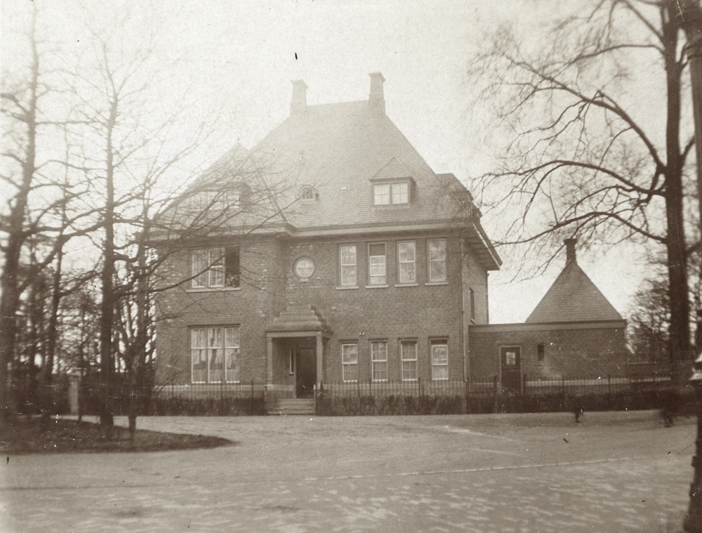Villa Oudwijkerlaan 47 kort na de voltooiing in 1914 HUA