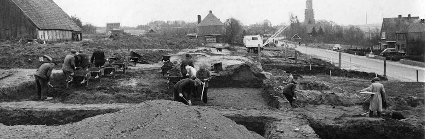 Opgravingsfoto van grafveld van Rhenen1951 henk deys