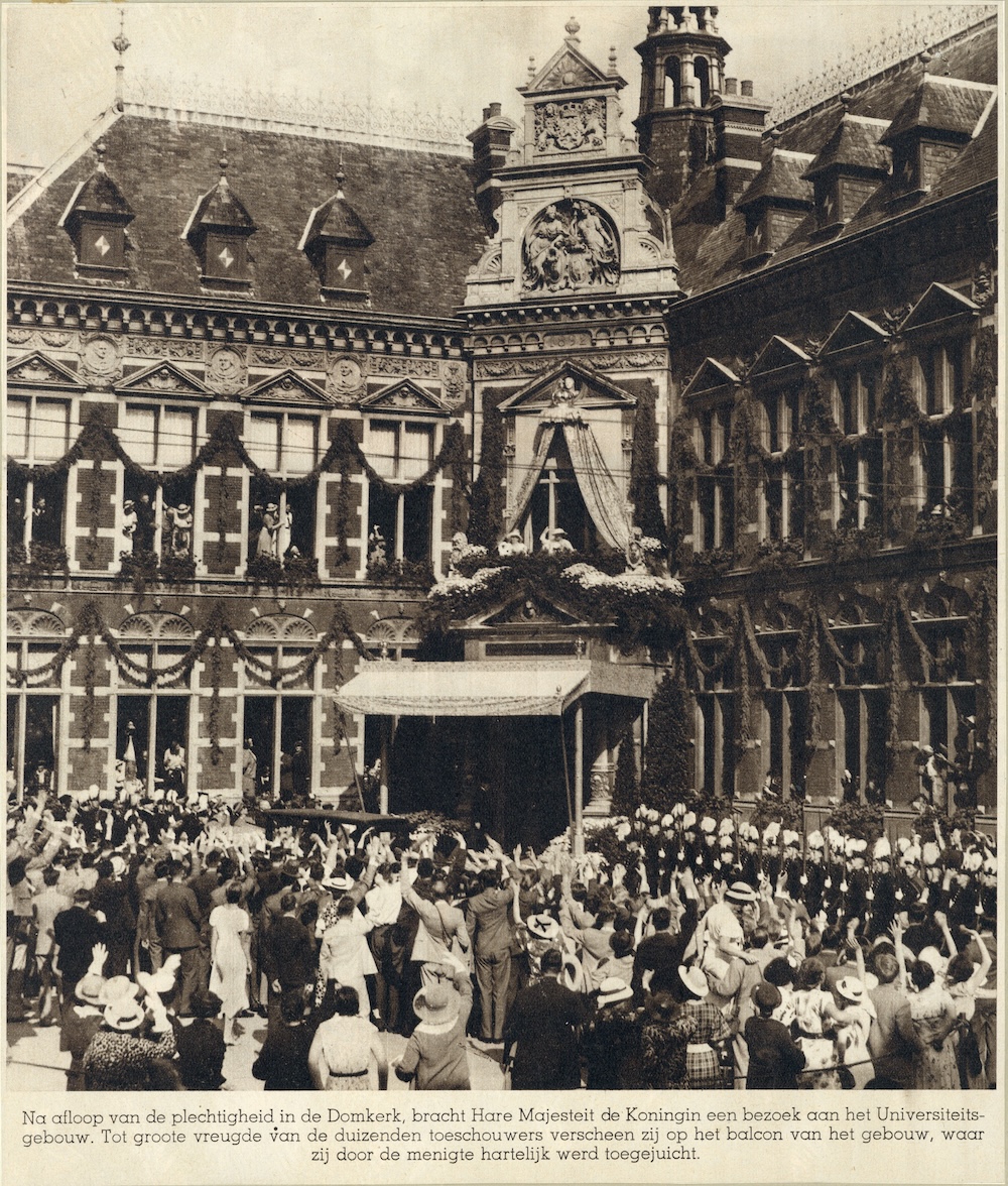 Koningin Wilhelmina en kroonprinses Juliana in het Academiegebouw op 22 juni 1936