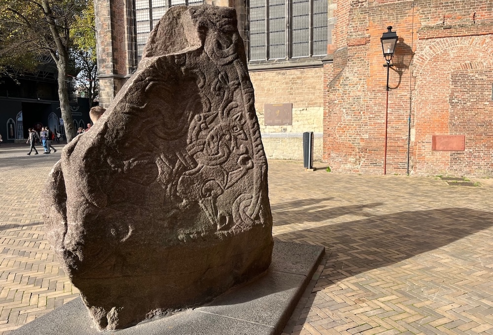 Runensteen Domplein