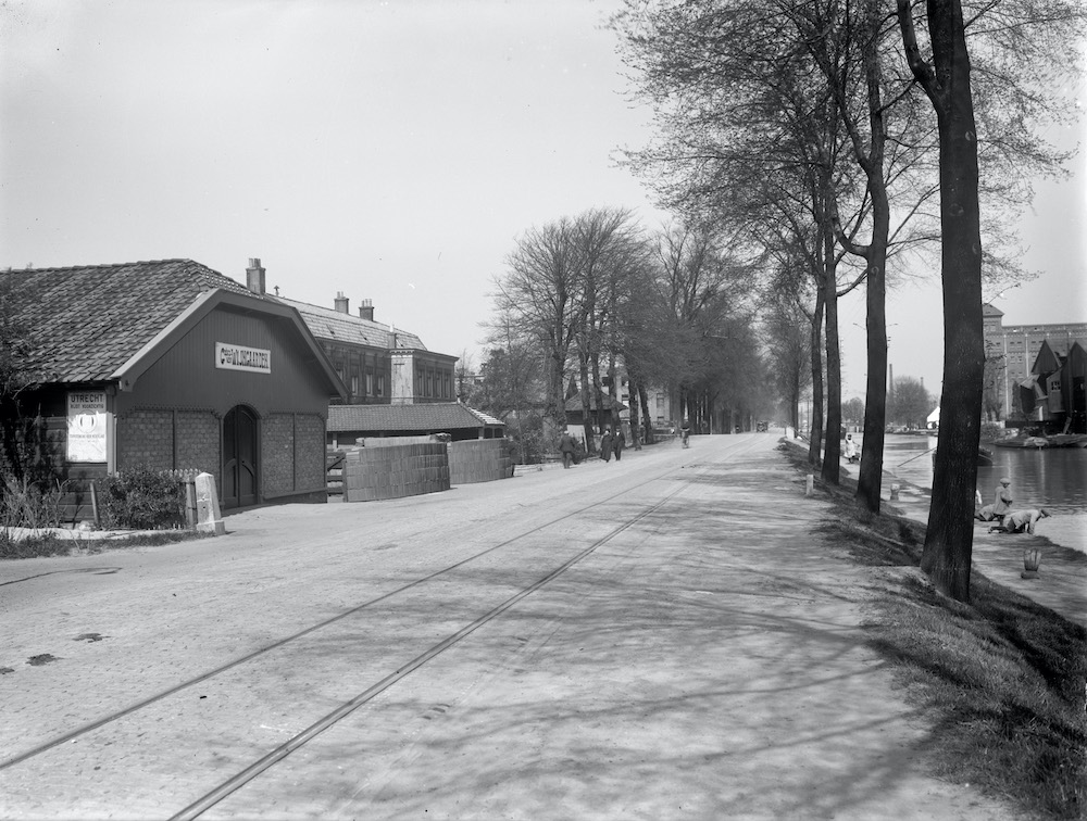 De Jutfaseweg bij de dakpannenfabriek van Gebr Van Wijngaarden 1928 Het Utrechts Archief