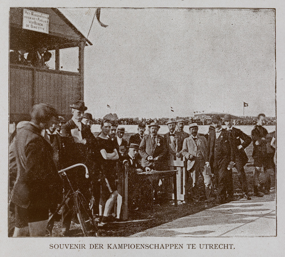 Kampioenschap wielrennen op de wielerbaan van het Utrechtsche Sportterrein terrein bij het Hogelandse Park te Utrecht 1895